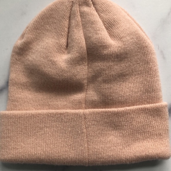 Timberland Classic Tonal Patch Cuffed Beanie In Cameo Rose - Picture 4 of 7